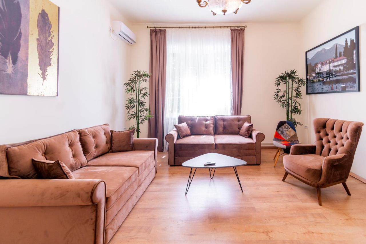 Jevrejska - With Free Parking *